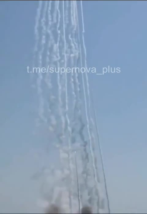 Simultaneous launch of 16 Himars missiles