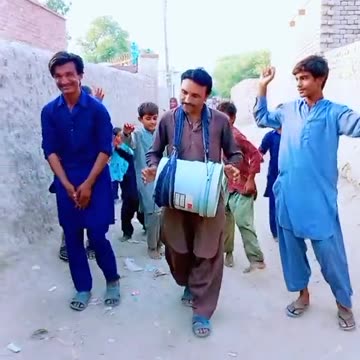 Gali me tamasha zabardast