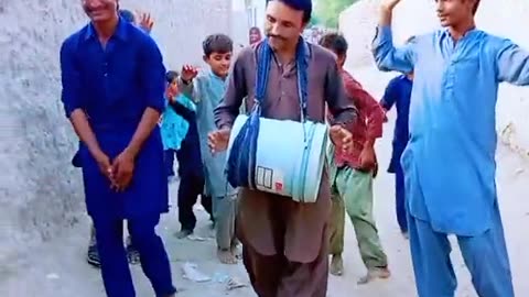 Gali me tamasha zabardast