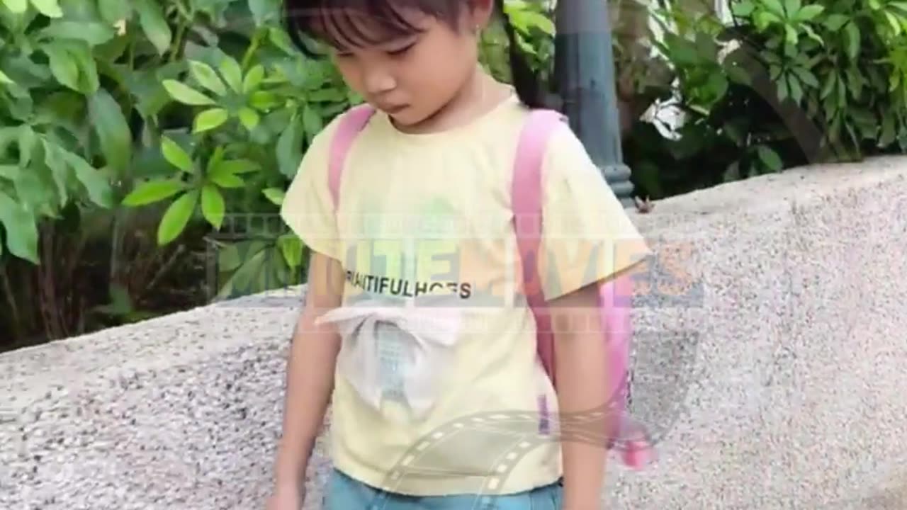 LNS - Con gái tội nghiệp & Ba mẹ Thiên Vị __ Poor .mp4