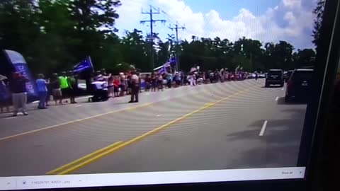 TRUMP SUPPORTERS DRIVE BY HUNDREDS PEOPLE