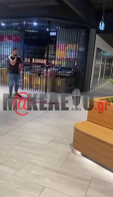 Ιρανοί εξασκούνται στο μαχαίρωμα