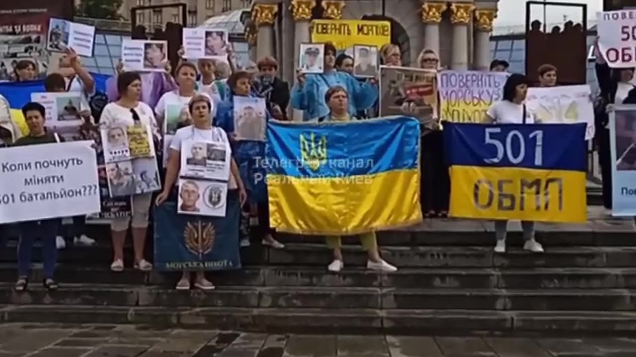 Widows and wives of soldiers came to the main square of Kiev. #WAR #Ukraine