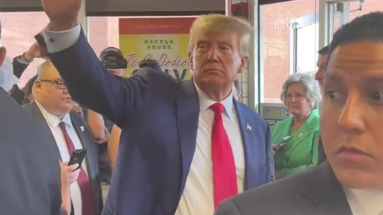 Hilarious: President Trump surprises Waffle House customers