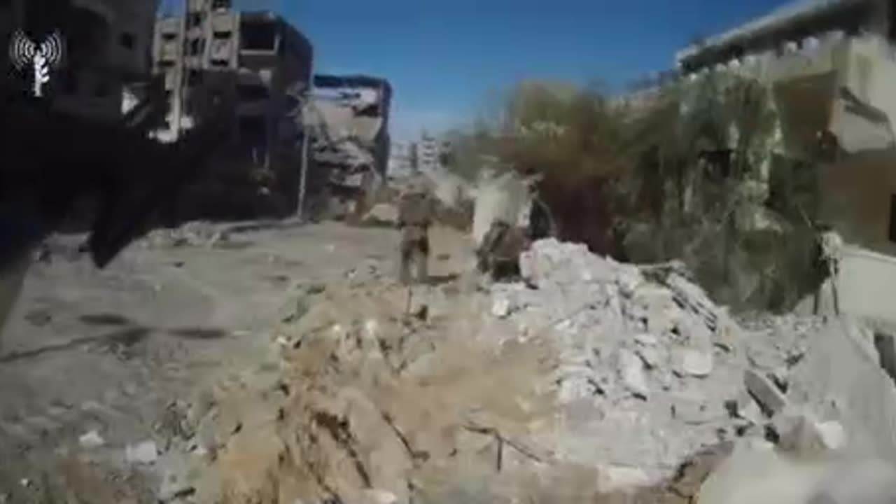 Video from a nashlemok of an Israeli conventional motorized rifleman in the Khan Younis area