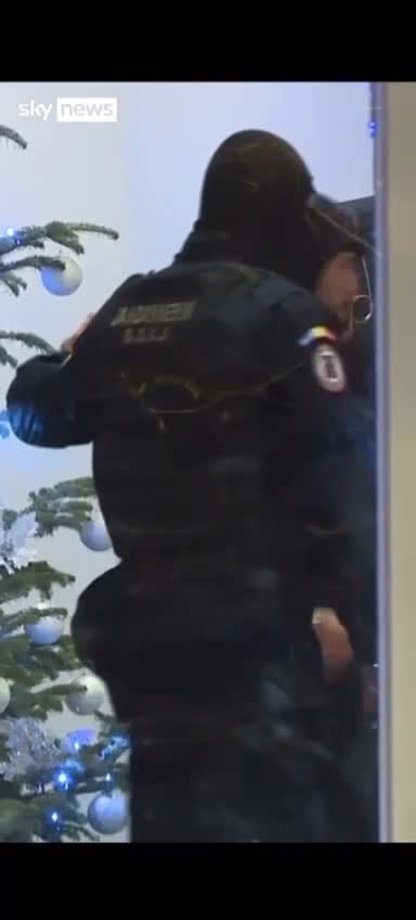 Andrew Tate while being arrested: “The matrix has attacked me”