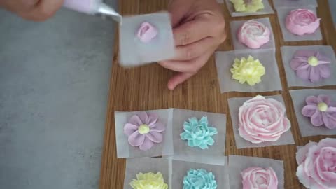 How to Pipe Buttercream Flowers- Piping tutorial! Geogia' s Cakes