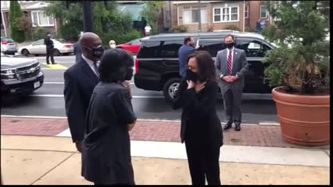 Kamala Harris Not Keeping Social Distance* In Publicl!