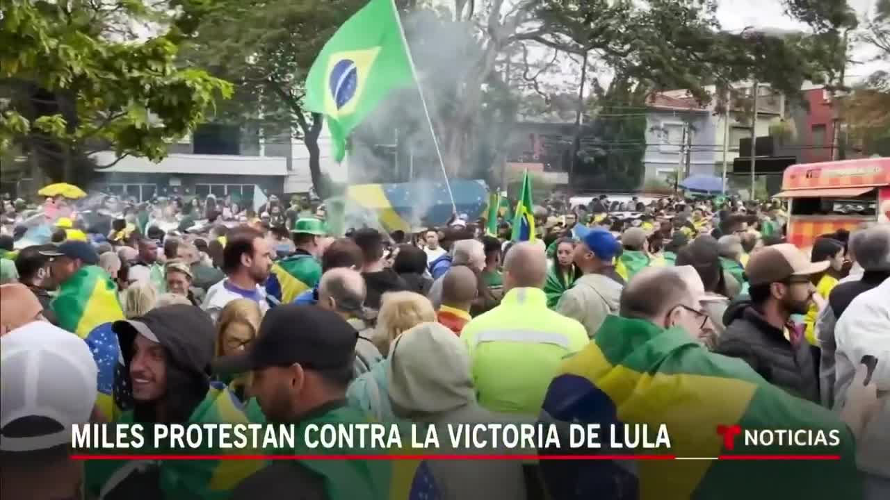 Persisten las protestas por derrota de Bolsonaro en Brasil | Noticias Telemundo