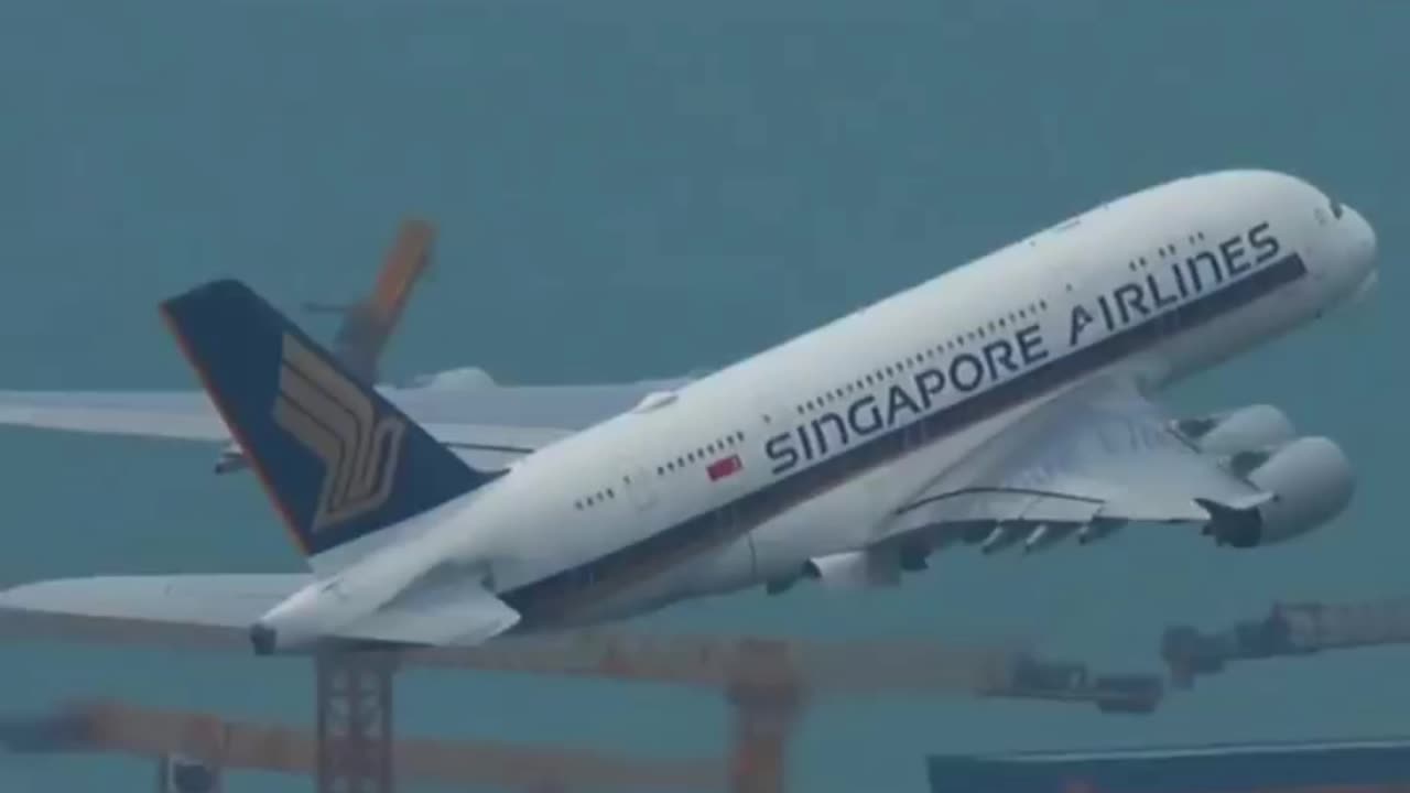 Singapore Airlines Airbus A380 Takeoff at Hong Kong Airport 🇭🇰 ✈️