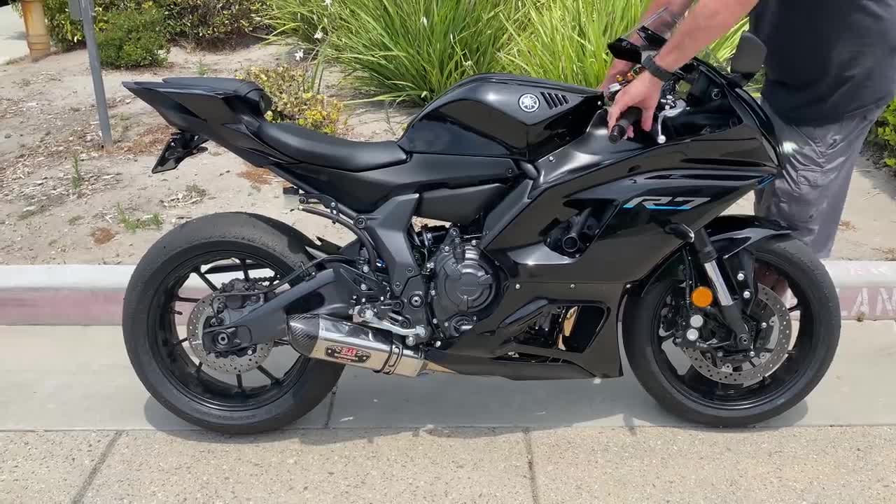 2022 Yamaha R7 S