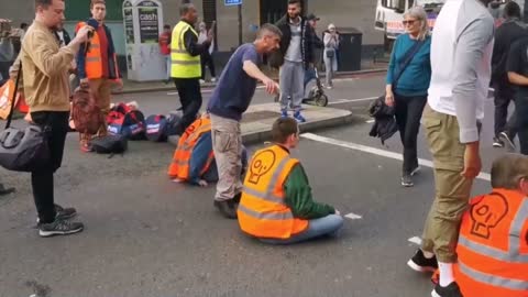 The climate cult blocks traffic in London.