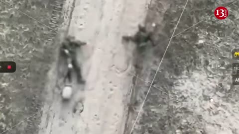 "Duel" of a Russian soldier carrying cargo with a drone on the road - he couldn't move