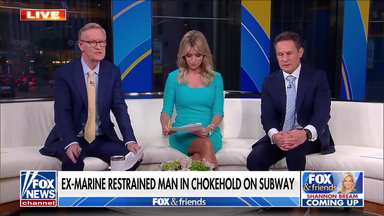 AOC roasted for accusing Marine veteran of _murder_ on NYC subway