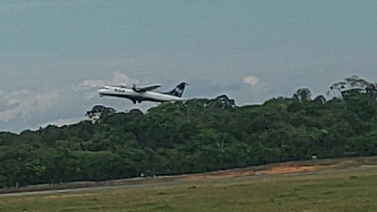 ATR72-600 PR-AKN decola de Manaus para Eirunepé