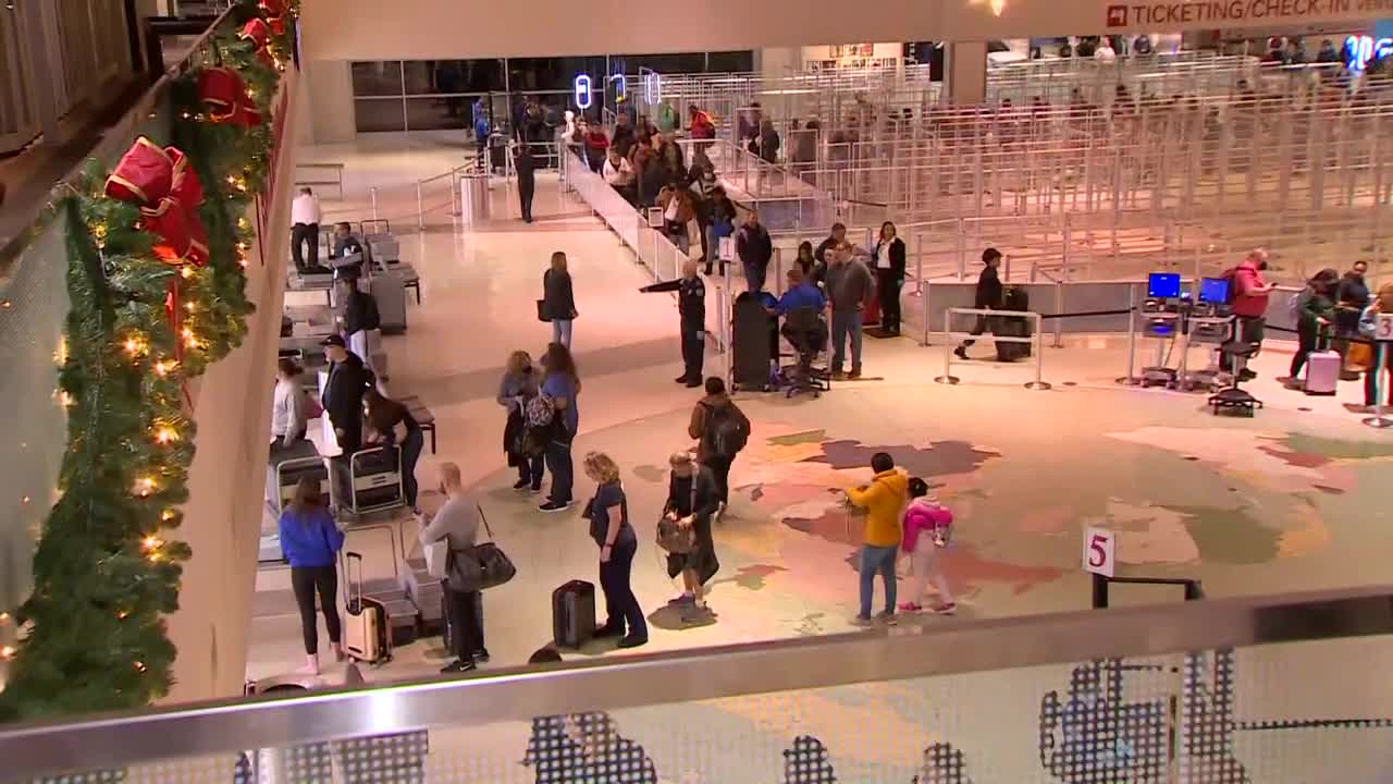 Experts predict busy holiday travel season through North Texas