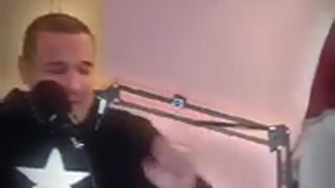 Poslušajte pesmu o jednom botuHITHIT