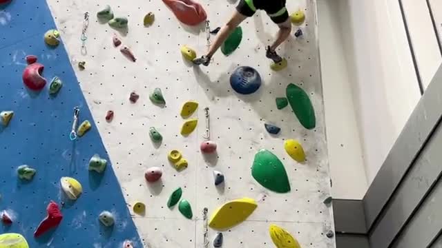 I haven't climbed for a long time. Today, I am very happy with a simple line. (Why did you climb 3 t