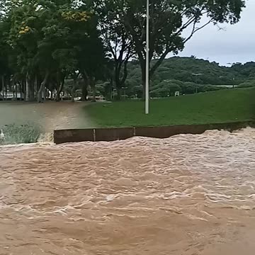 Parque barigui choveu alagou