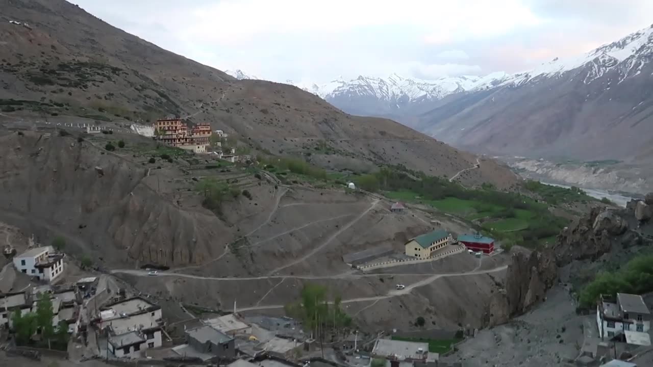 FOREIGNER HITCHHIKING With TRUCK! (SPITI VALLEY Travel)