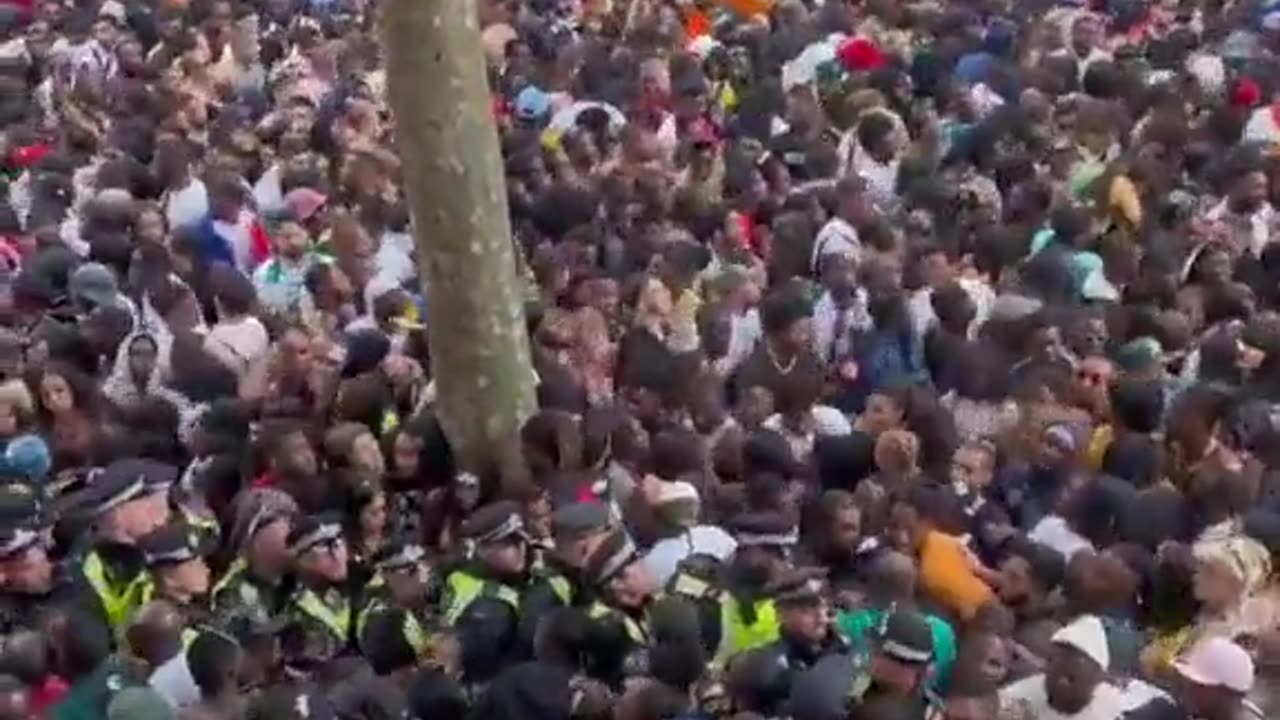 Notting Hill Carnival.. looking rammed and very dangerous