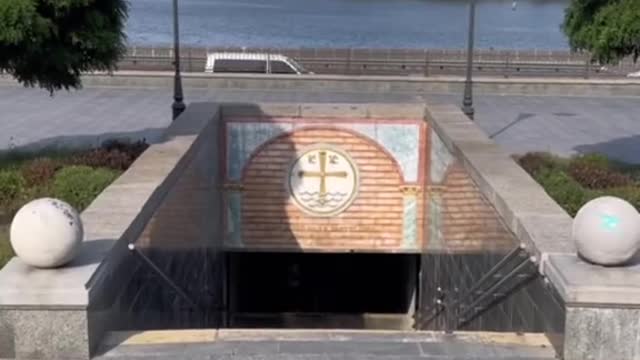 How Kyiv is defending bridges underneath in case of attack