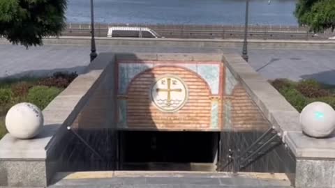 How Kyiv is defending bridges underneath in case of attack