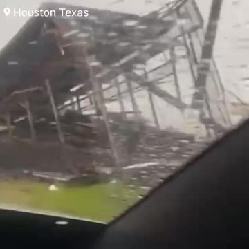 TEXAS 🚨 Nearly a million people are without power from 80-117 mph winds