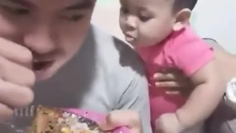 Mira como actua un bebe