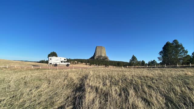 Devils Tower - Close encounters of the 3rd kind Truck Camper