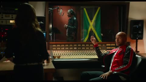 Pitch Perfect 2 | Snoop Dogg x Anna Kendrick — "Winter Wonderland / Here Comes Santa Claus"