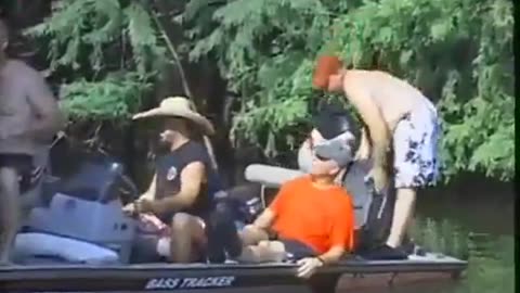 Rednecks Get a Surprise While Trying To Start a Boat Engine