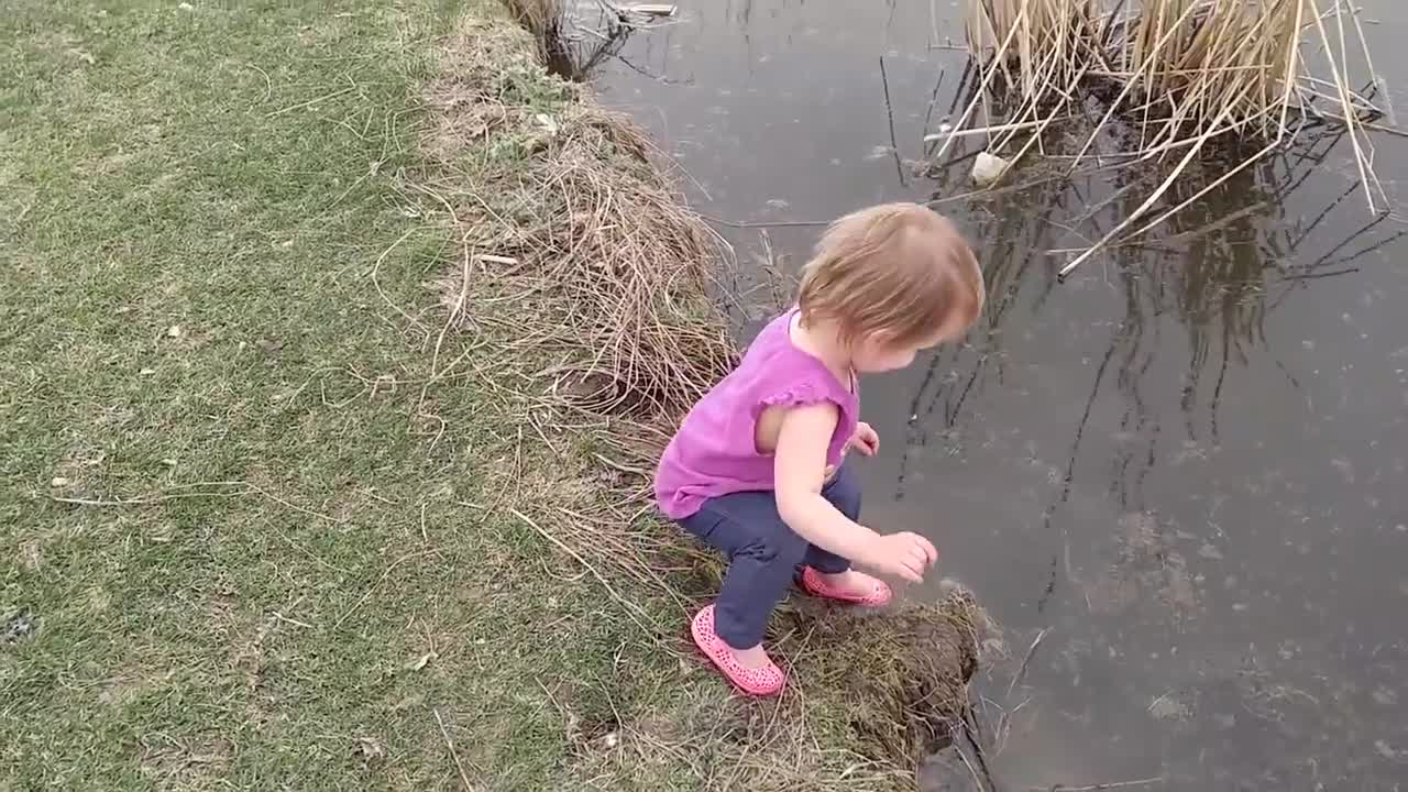 Videos para niños ★ Colección de niños traviesos con agua #2