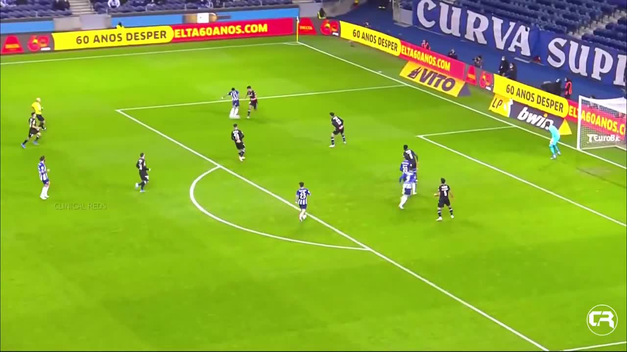 Messi just wanted to touch davies hair💀