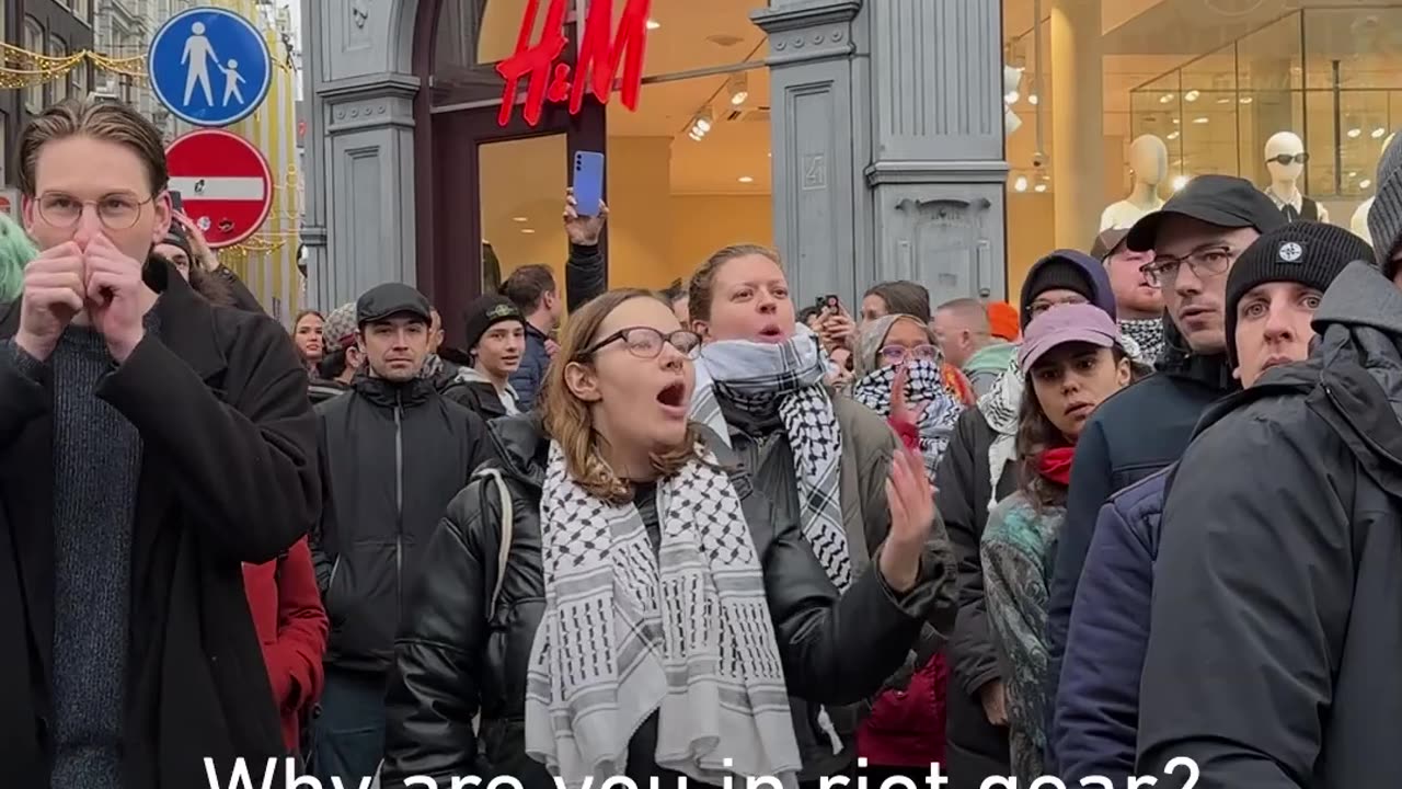 Amsterdam defies protest ban