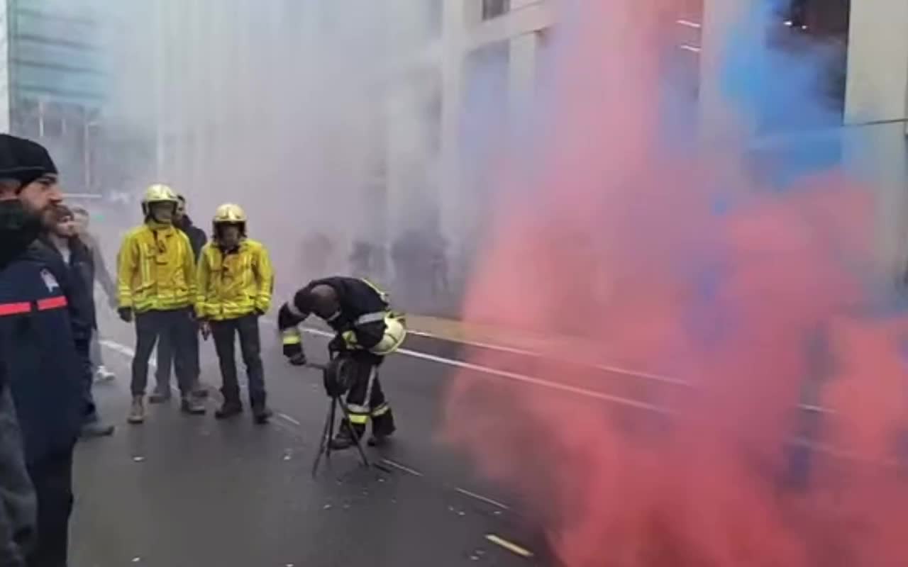 MANIFESTATION des Pompiers en Belgique contre le pass de la HONTE Covid 19 Plandemie Coronavirus