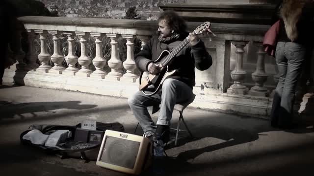 Hotel California - The Eagles (Street Performer Acoustic Cover, Barcelona Spain)