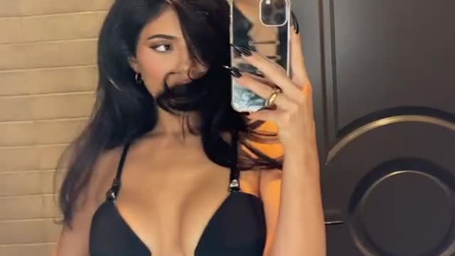 Kylie Jenner latest video