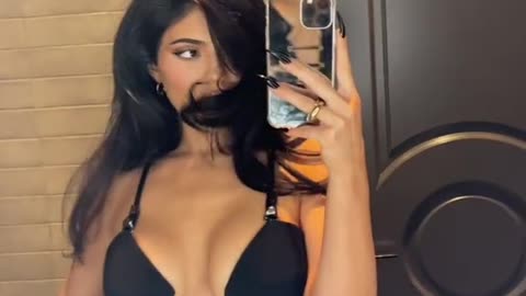 Kylie Jenner latest video