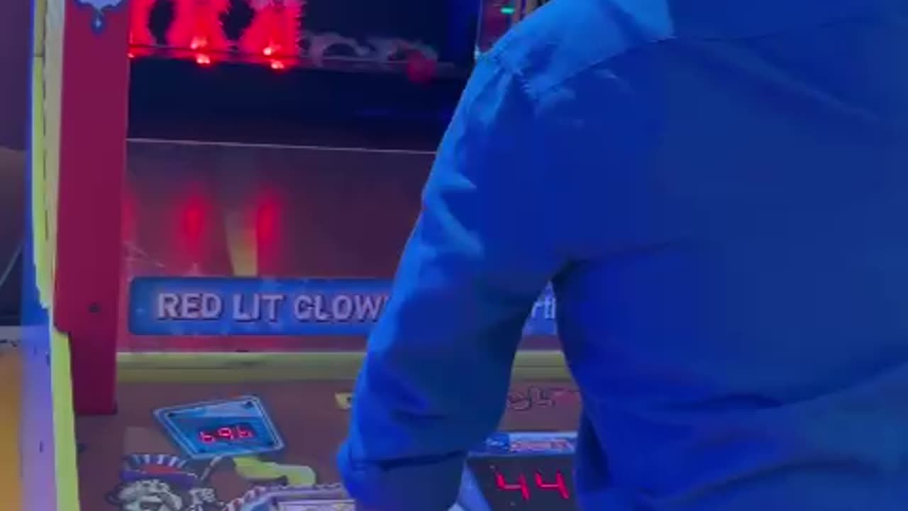 Down the Clown Hitting game