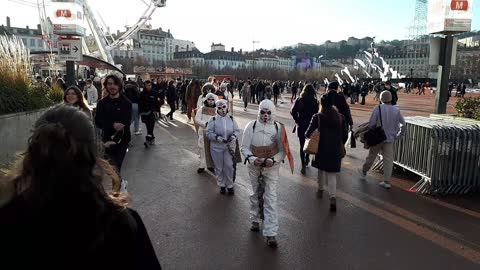 Les AMsques Blancs Lyon Action Esclavage le 4 décembre 2021