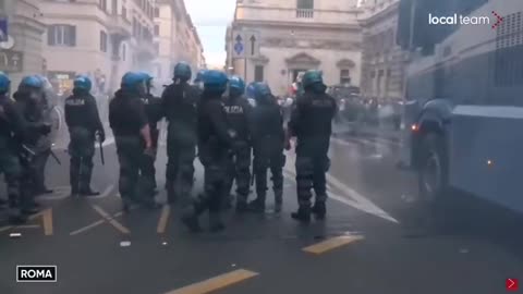 Pagati per pestare i civili