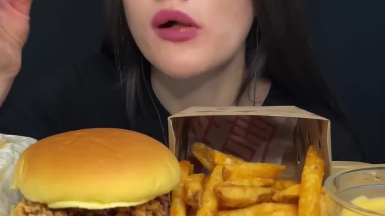 ASMR EATING CRISPY CHICKEN BURGER + FRIES _ FAST FOOD MUKBANG #asmr #mukbang #fastfood #crispy