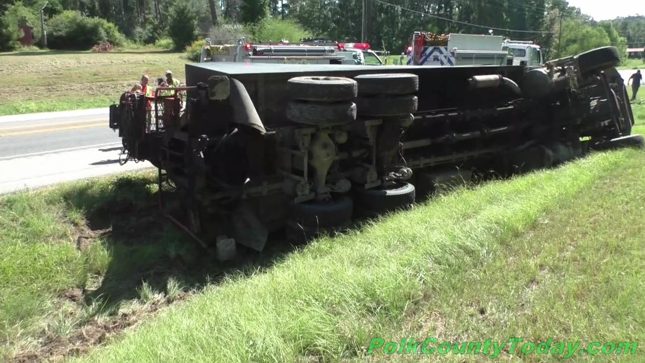 LARGE TRUCK TURNS OVER, ONALASKA TEXAS, 09/02/24...