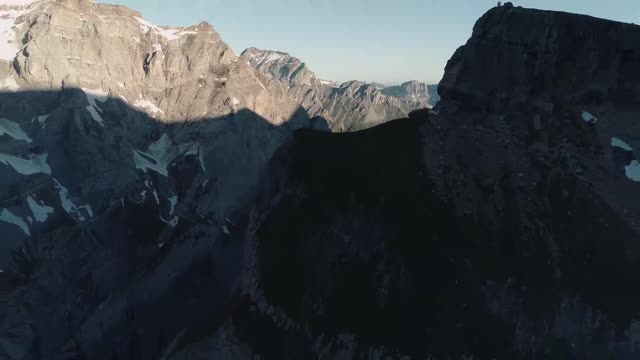 Hiking up a mountain_batch
