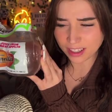 Biting An Apple ASMR 🍏😳