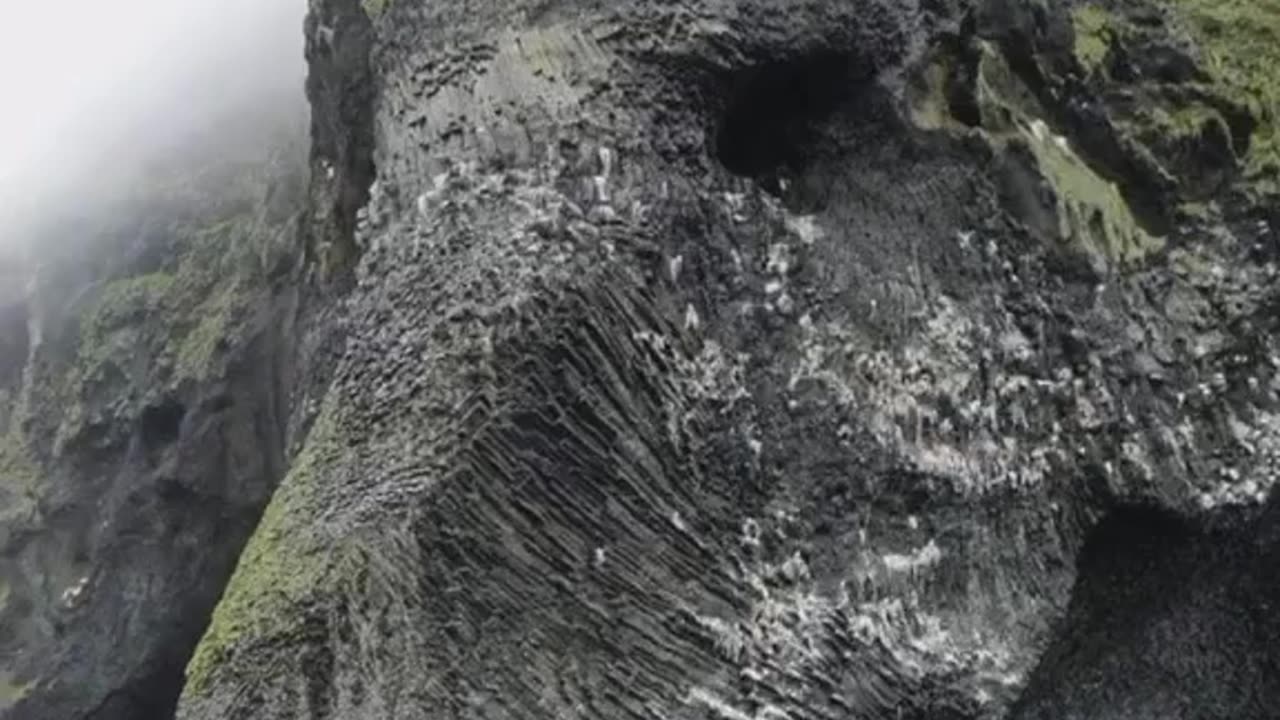 SZIKLAKÉPZŐDMÉNYEK