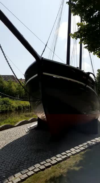 Big ship im cuxhafen city