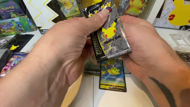 Pokemon Celebrations Elite Trainer Box break