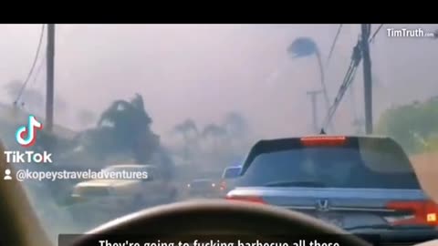 Police blocking cars evacuating from the fire why? 🔥